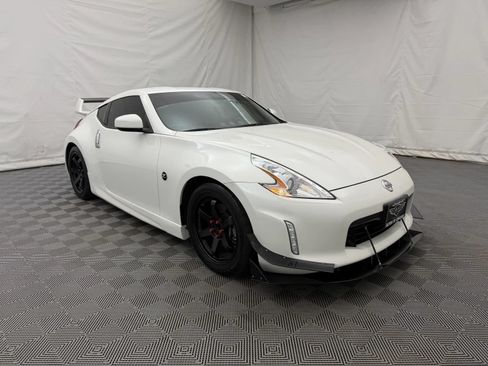 Used 2016 Nissan 370Z Coupe RWD image 4
