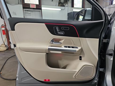 Used 2025 Mercedes-Benz GLA 250 image 28