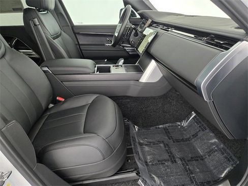 New 2026 Land Rover Range Rover Long Wheelbase SE image 3