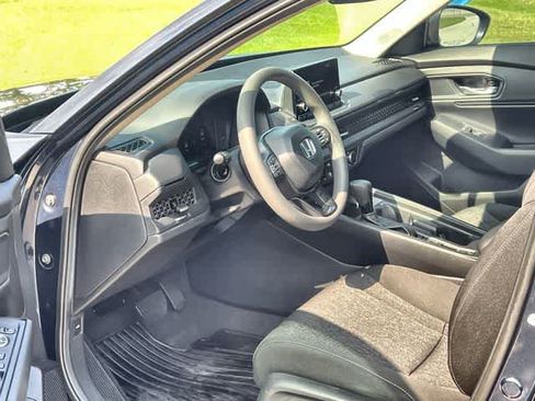 Certified 2025 Honda Accord SE image 3