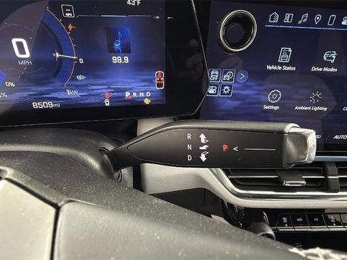 Certified 2025 Chevrolet Equinox EV LT image 22