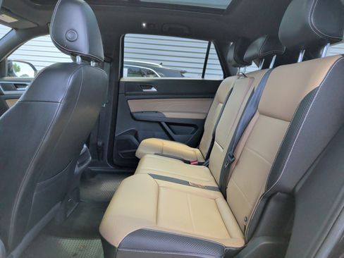 Used 2022 Volkswagen Atlas Cross Sport SEL R-Line AWD/4WD image 30