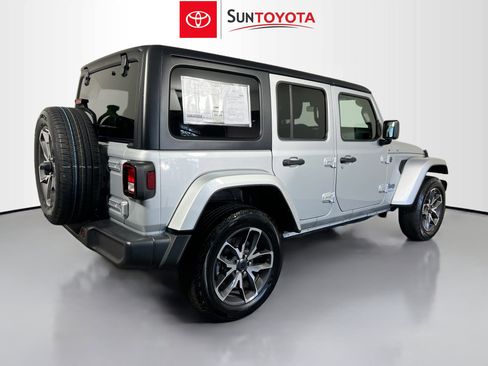 Used 2024 Jeep Wrangler Unlimited image 4