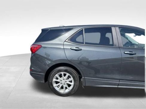 Used 2021 Chevrolet Equinox LS w/ LS Convenience Package FWD image 4