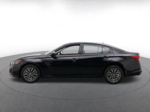 Used 2025 Nissan Altima 2.5 SV FWD image 5