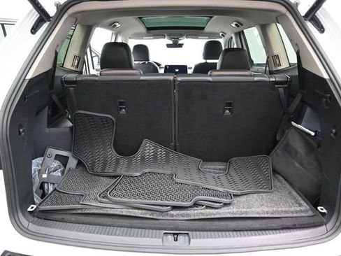 Used 2024 Volkswagen Atlas Peak Edition SE AWD/4WD image 32