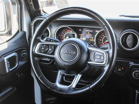 Used 2020 Jeep Gladiator Overland image 15