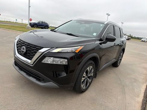 Used 2023 Nissan Rogue SV w/ SV Premium B Package FWD image 3