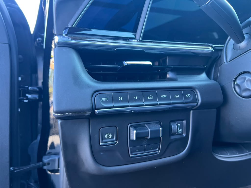 Used 2024 Cadillac Escalade ESV Sport Platinum w/ LPO, ONYX Package AWD/4WD image 11