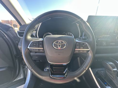 Used 2021 Toyota Highlander XLE image 72
