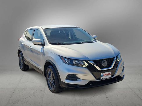 Used 2020 Nissan Rogue Sport S image 2