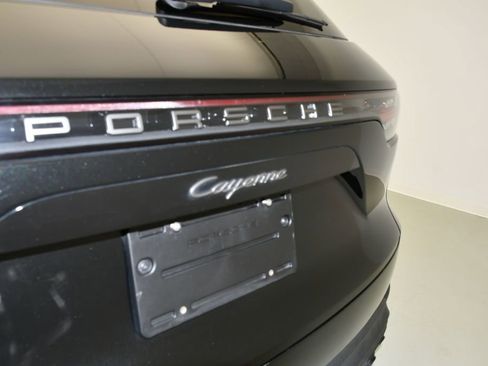 Certified 2023 Porsche Cayenne Platinum Edition AWD/4WD image 11