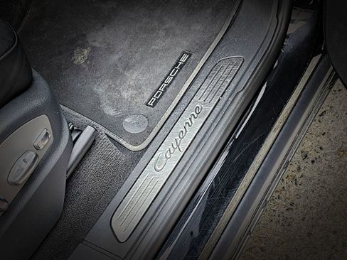 Used 2016 Porsche Cayenne AWD/4WD image 11
