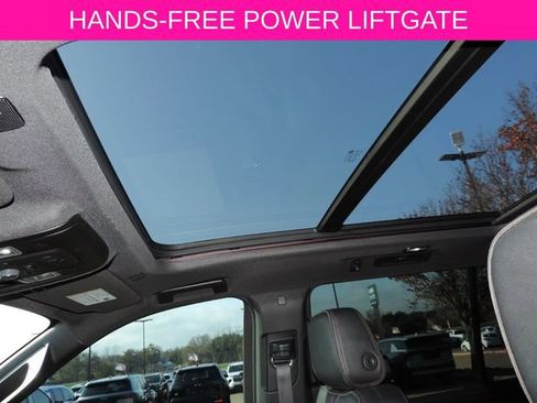 Certified 2022 Chevrolet Suburban RST w/ Luxury Package image 11