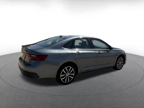 Used 2025 Volkswagen Jetta SE FWD image 15