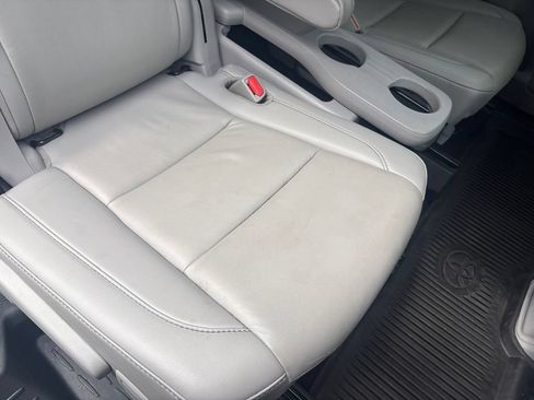 Used 2019 Toyota Highlander XLE AWD/4WD image 34
