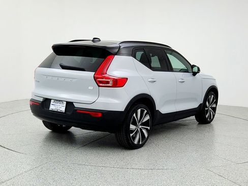 Certified 2022 Volvo XC40 P8 Recharge Plus image 5