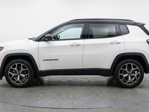 Used 2025 Jeep Compass Limited image 5