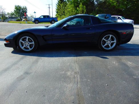 Used 2001 Chevrolet Corvette Coupe w/ Preferred Equipment Group1 RWD image 5