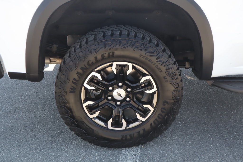 Used 2024 Chevrolet Silverado 1500 ZR2 AWD/4WD image 11