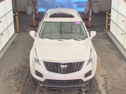 Used 2025 Cadillac XT5 Premium Luxury image 2