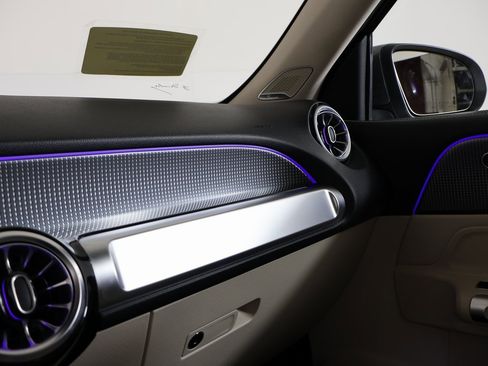 Used 2022 Mercedes-Benz EQB 300 4MATIC image 5