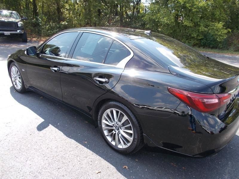 Used 2018 INFINITI Q50 Luxe w/ Essential Package (3.0T Luxe) RWD image 5