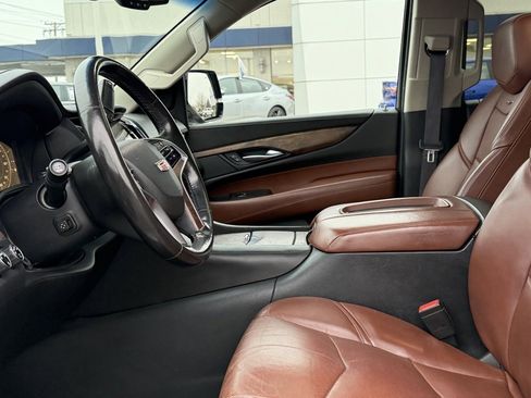 Used 2015 Cadillac Escalade Luxury image 9
