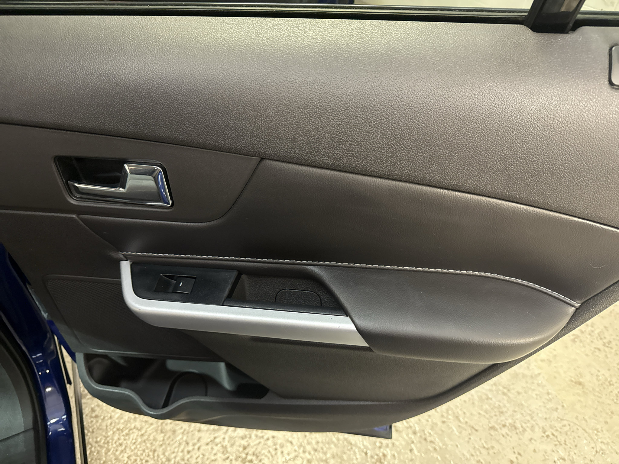 Used 2013 Ford Edge SE FWD image 24