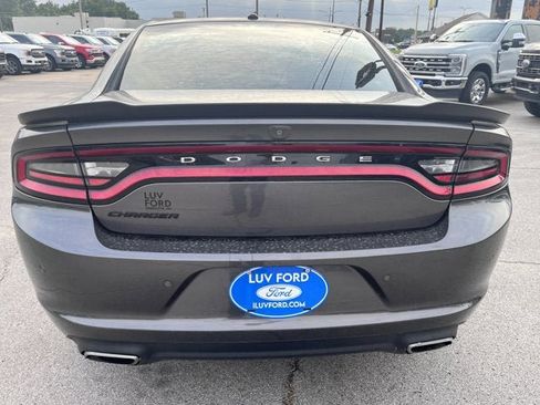 Used 2018 Dodge Charger SXT w/ Blacktop Package image 7