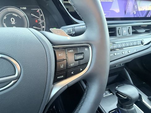 Used 2025 Lexus ES 300h F Sport image 41