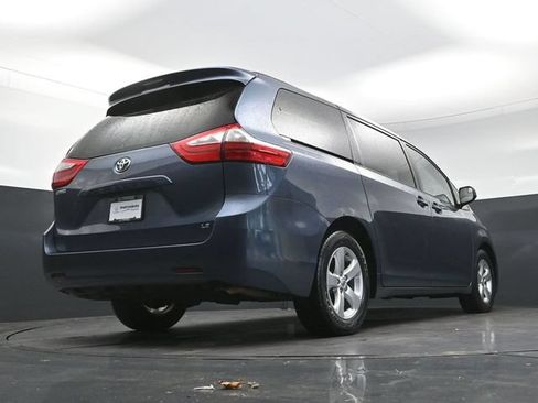 Used 2017 Toyota Sienna LE FWD image 29