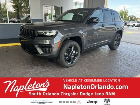 New 2025 Jeep Grand Cherokee Altitude image 1