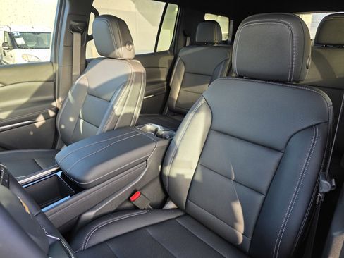 New 2025 Chevrolet Traverse LT w/ Driver Confidence Package image 22