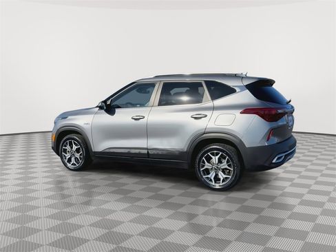 Used 2021 Kia Seltos EX image 6