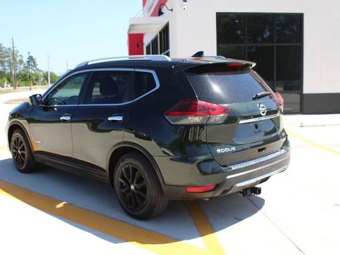 Used 2018 Nissan Rogue SV w/ Premium Package image 5