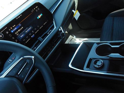 New 2026 Chevrolet Equinox LT w/ Convenience Package II image 23