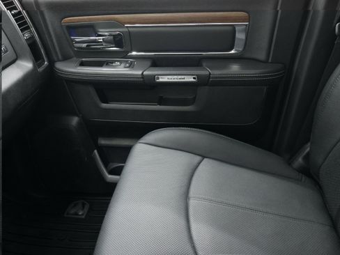 Used 2018 RAM 1500 Laramie w/ Convenience Group AWD/4WD image 14