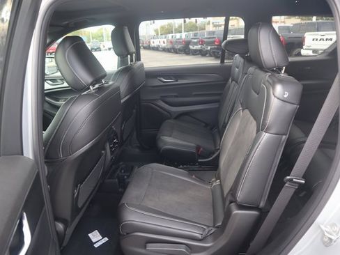 New 2025 Jeep Grand Cherokee L Altitude image 20