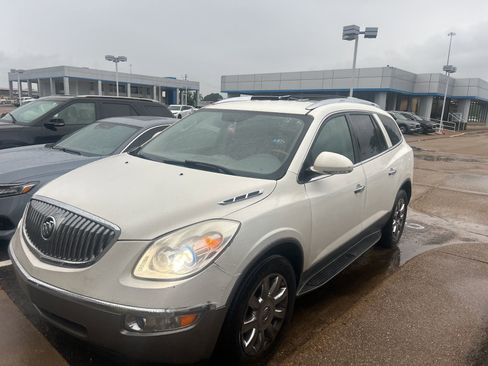 Used 2011 Buick Enclave CXL FWD image 2