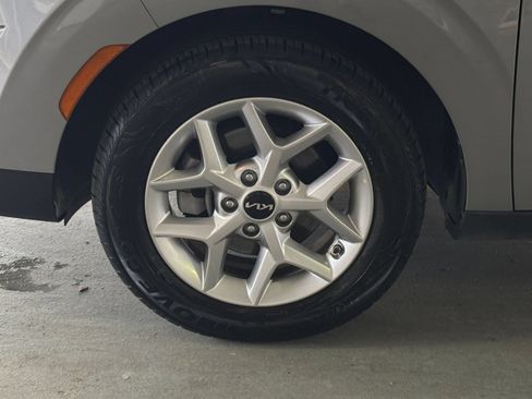 Used 2025 Kia Soul LX w/ LX Technology Package FWD image 28
