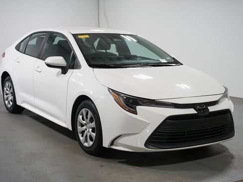 Certified 2023 Toyota Corolla LE image 3