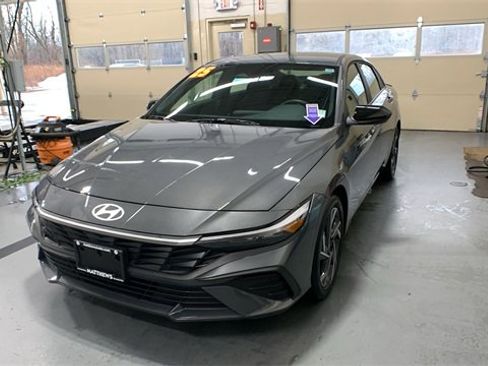 Certified 2025 Hyundai Elantra Sport image 3