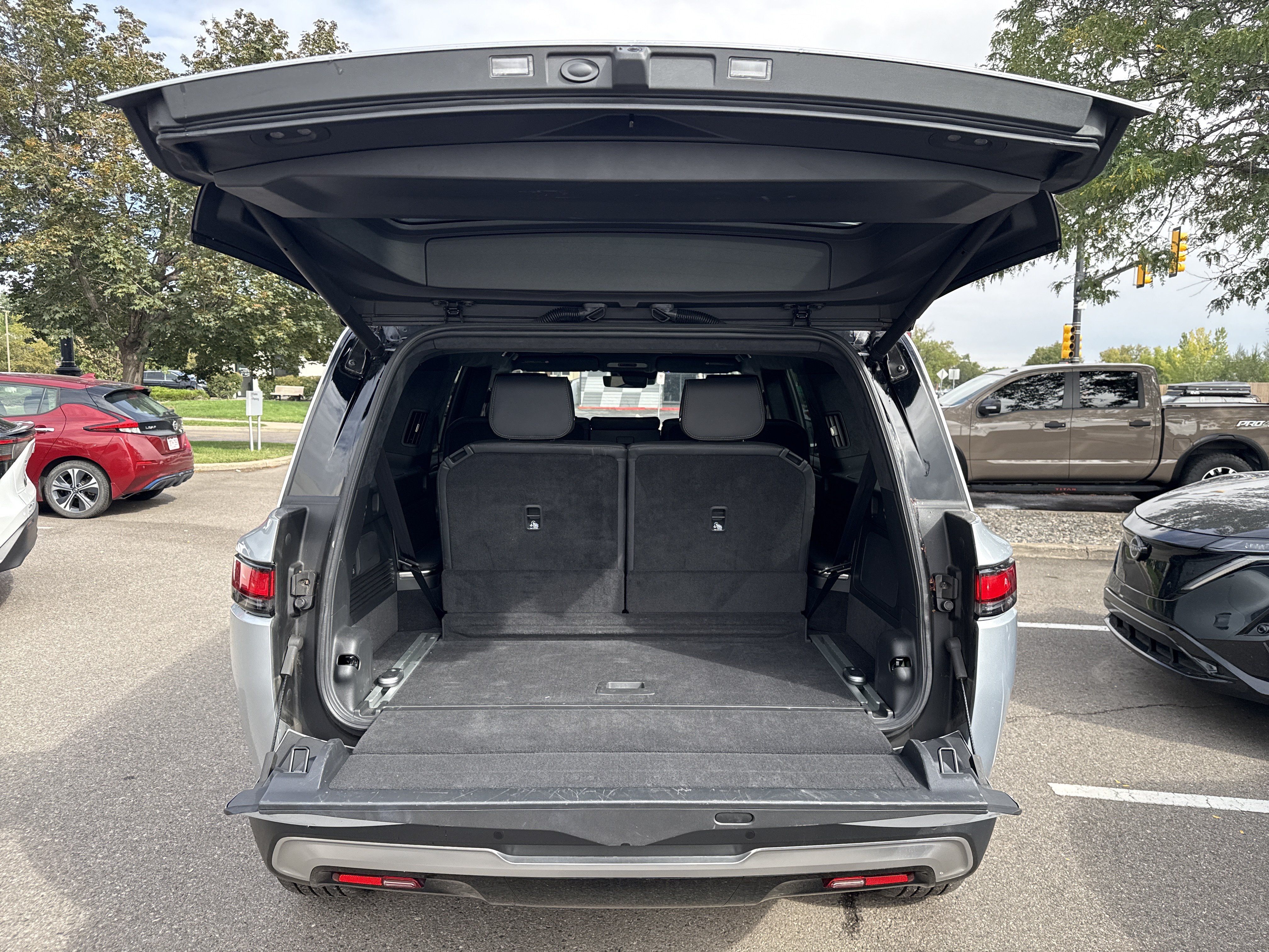 Used 2025 Rivian R1S Adventure Dual AWD/4WD image 11