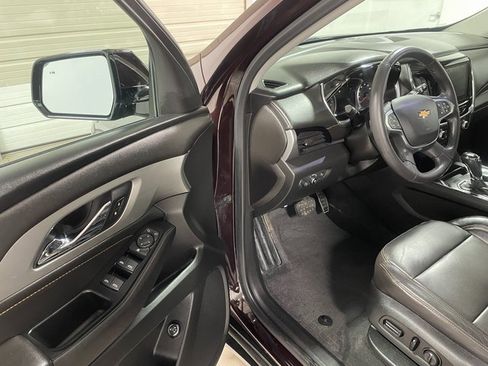 Used 2020 Chevrolet Traverse LT w/ Driver Confidence II Package image 10