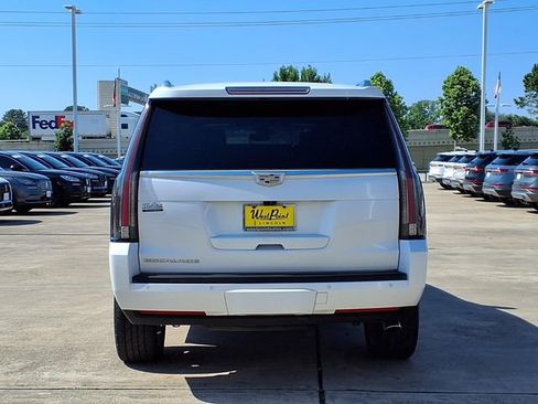Used 2018 Cadillac Escalade Platinum AWD/4WD image 22