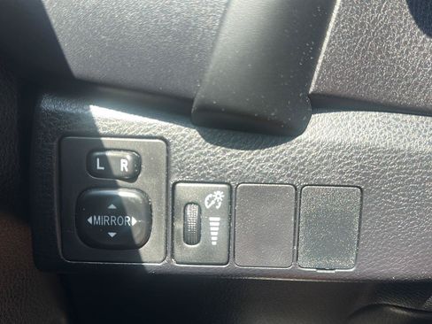 Used 2017 Toyota Corolla LE FWD image 21