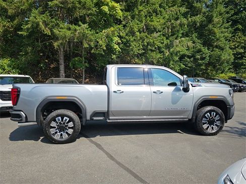 New 2025 GMC Sierra 3500 Denali w/ Denali Reserve Package image 8