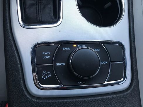 Used 2018 Jeep Grand Cherokee Limited image 29