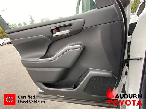 Certified 2024 Toyota Highlander XLE AWD/4WD image 43